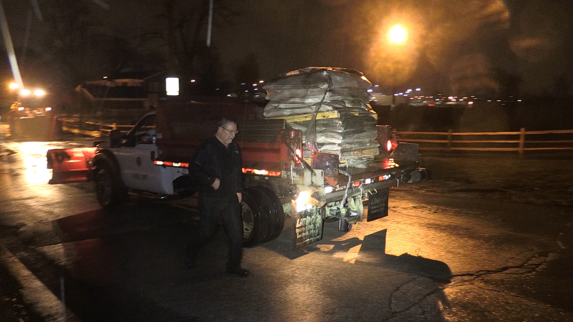 Communities along Little Calumet River brace for flooding; high water hampers travel